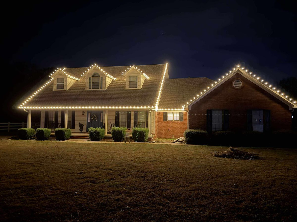 Custom holiday lighting design Arkansas